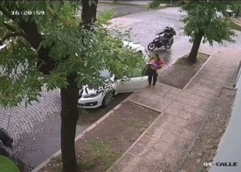 San Francisco: violento arrebato de una cartera sufrió una mujer de Las Varillas