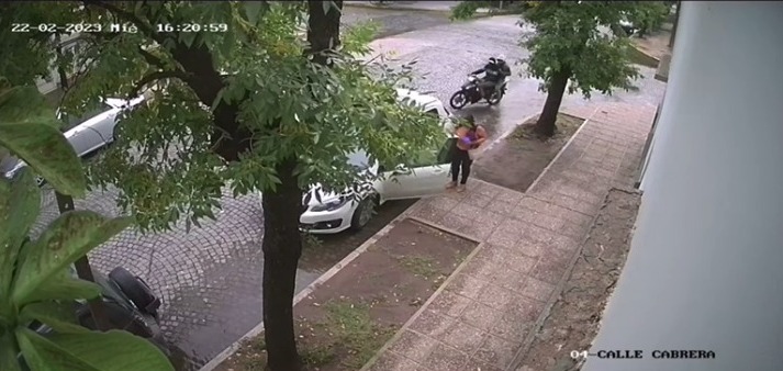 San Francisco: violento arrebato de una cartera sufrió una mujer de Las Varillas