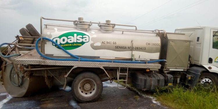 Ruta 158: volcó un camión lechero entre Las Varillas y Las Varas