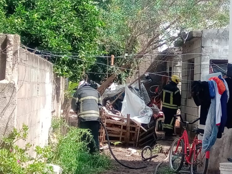 Bomberos extinguieron  incendio en una vivienda