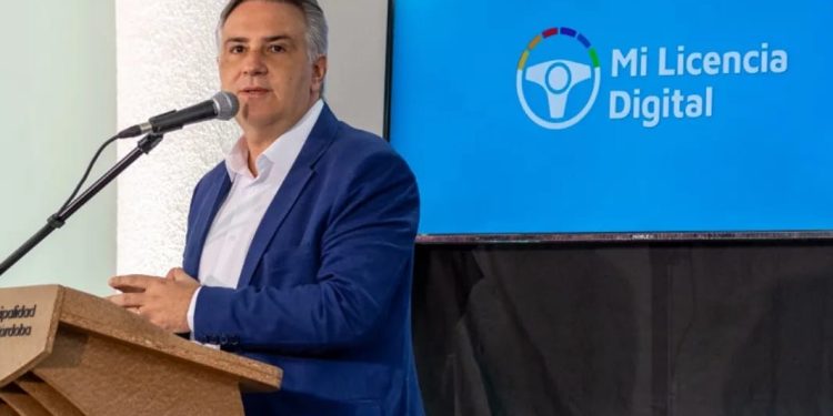 Llaryora presentó la nueva plataforma para gestionar de manera digital la licencia de conducir