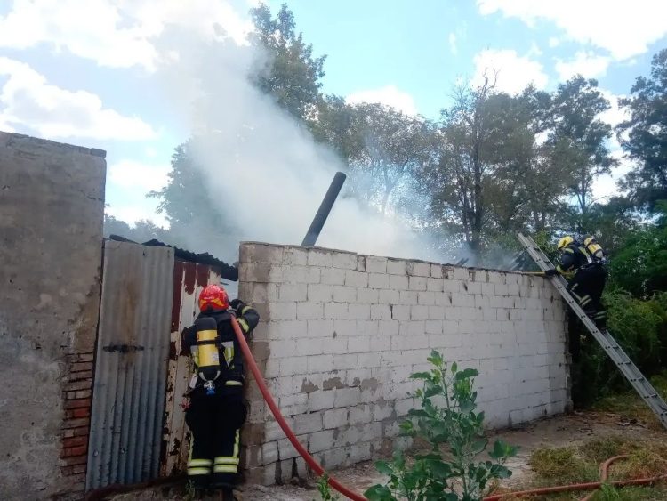 Incendio en el galpón de una vivienda de calle Álvarez Luque