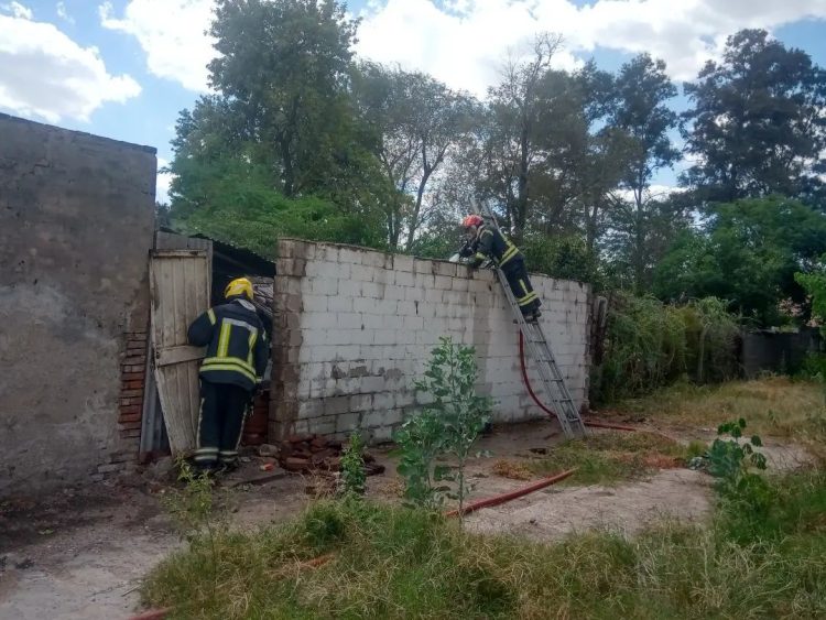 Incendio en el galpón de una vivienda de calle Álvarez Luque
