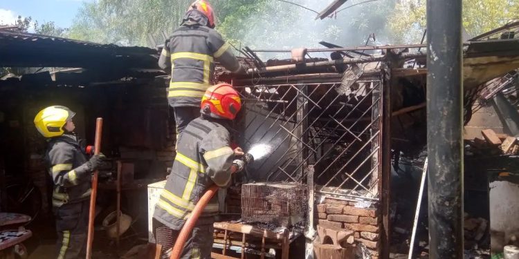 Incendio en el galpón de una vivienda de calle Álvarez Luque