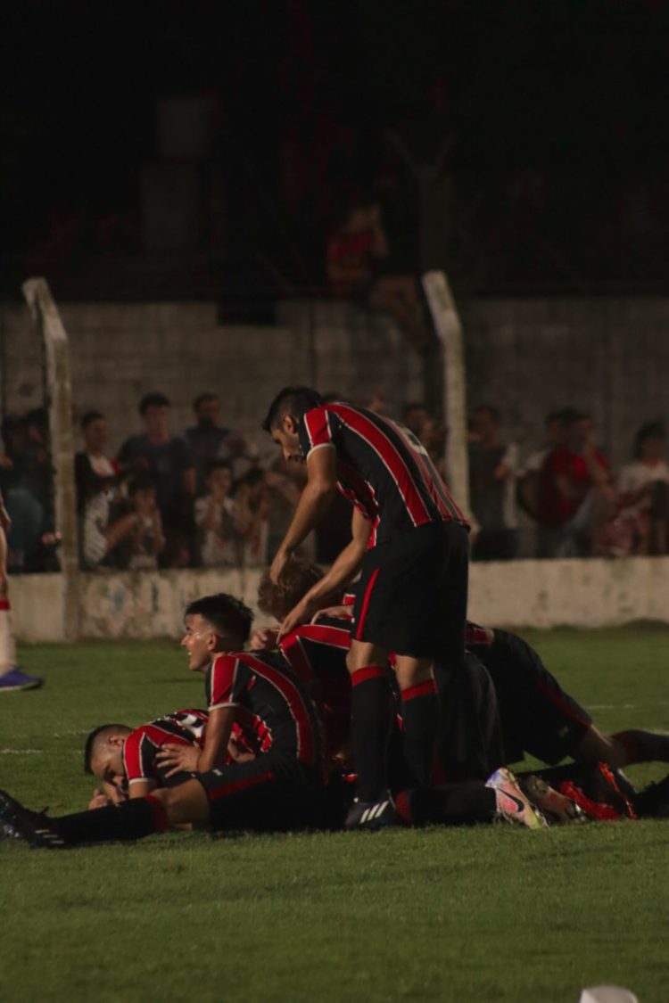 Almafuerte, dueño del superclásico varillense