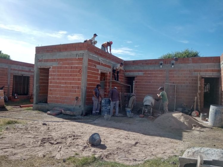 Avanza la construcción de viviendas en el loteo Aires del Este