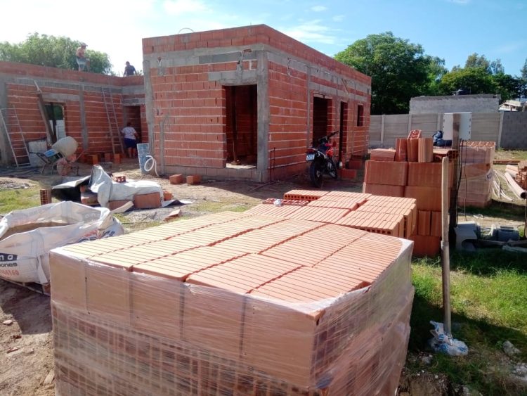 Avanza la construcción de viviendas en el loteo Aires del Este