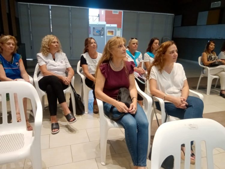 Entrega de desfibriladores a colegios de la ciudad