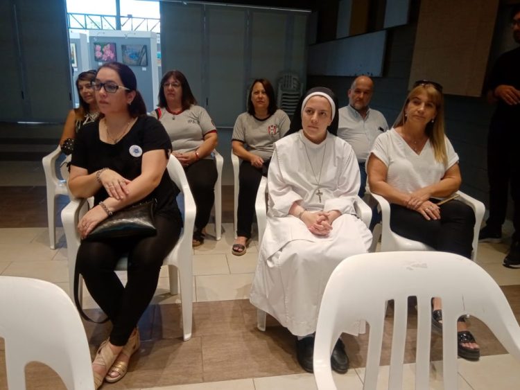 Entrega de desfibriladores a colegios de la ciudad