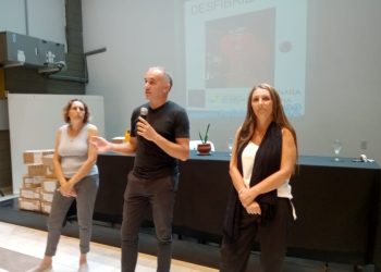Entrega de desfibriladores a colegios de la ciudad