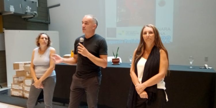 Entrega de desfibriladores a colegios de la ciudad