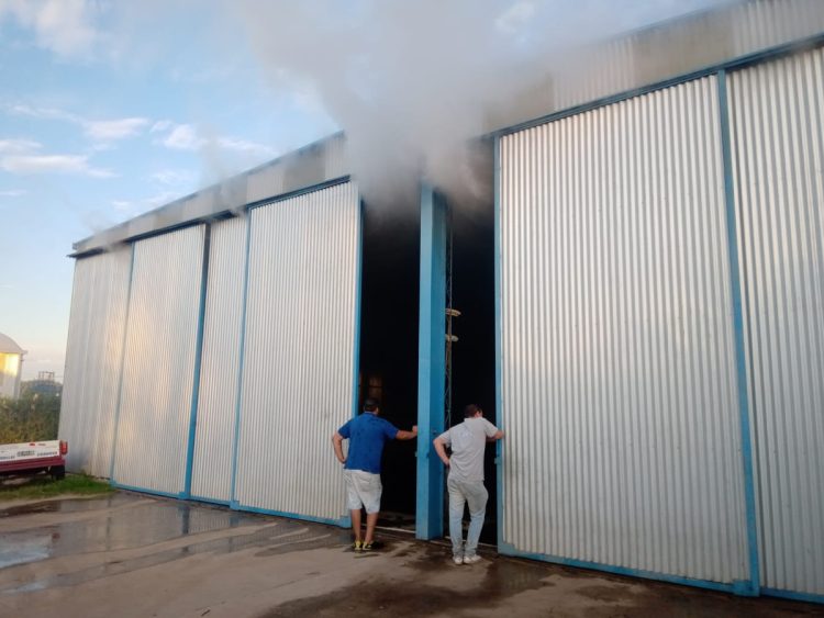 Ardió en el Sector Industrial Planificado un acoplado cargado con carbón