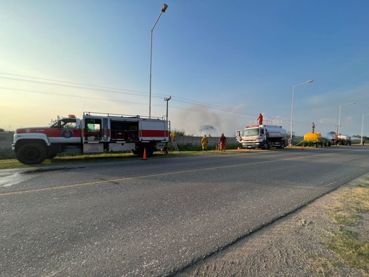 Extinguieron incendio de gran magnitud en Las Varas