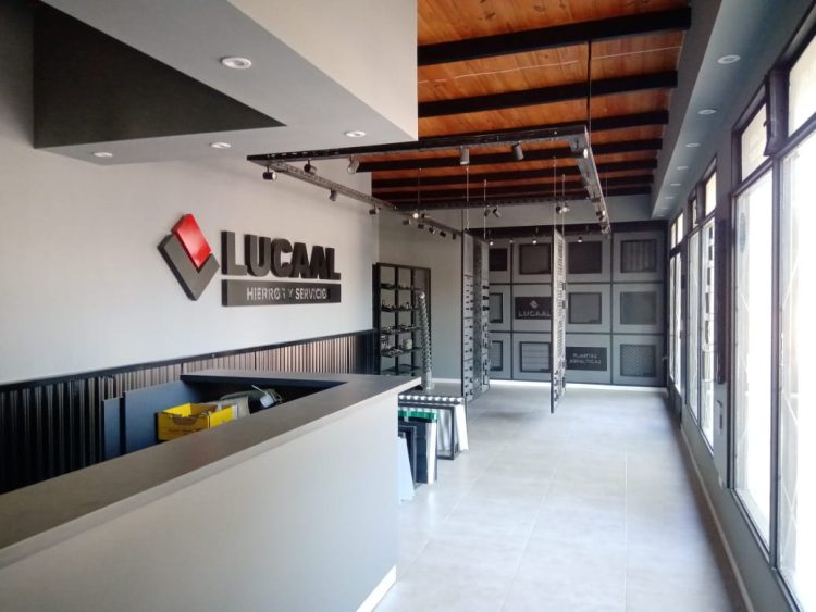 Lucaal inauguró un moderno y completo show room