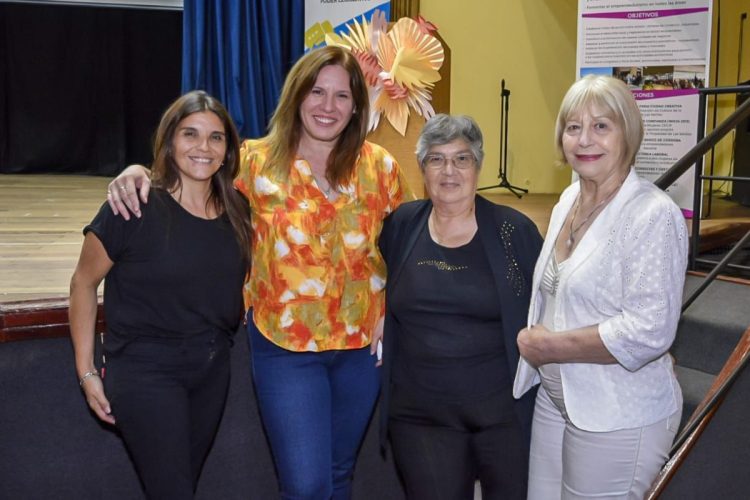 Reconocimiento a mujeres varillenses