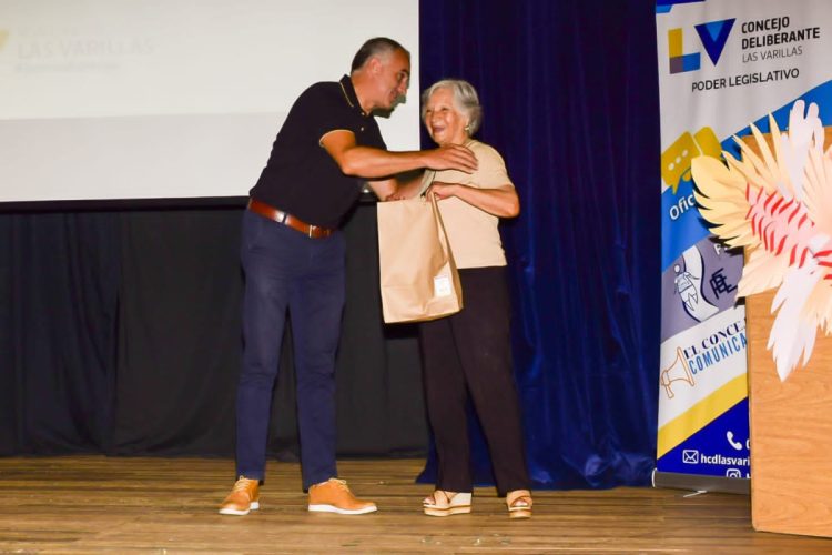 Reconocimiento a mujeres varillenses