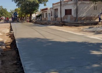 Reparan el pavimento en la esquina de  Alberdi y Antártida