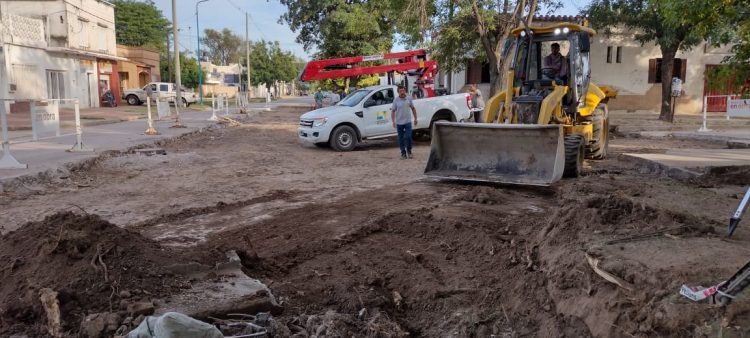 Reparan el pavimento en la esquina de  Alberdi y Antártida