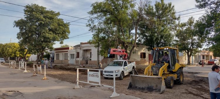 Reparan el pavimento en la esquina de  Alberdi y Antártida