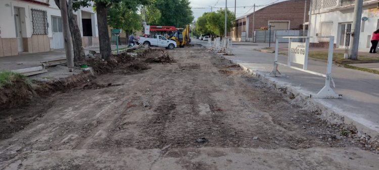 Reparan el pavimento en la esquina de  Alberdi y Antártida