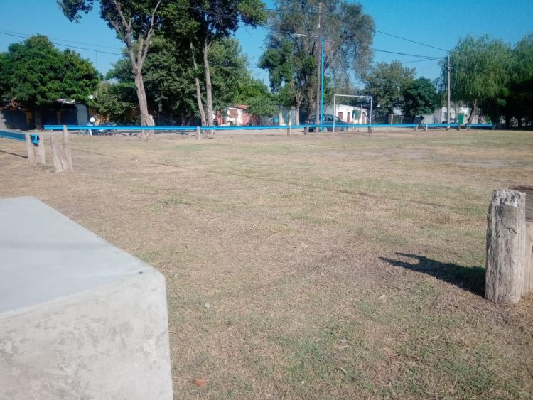 Repusieron un riel que había sido robado de un espacio verde
