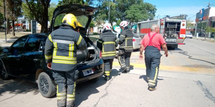 Controlaron rápidamente una pérdida de gas de un vehículo