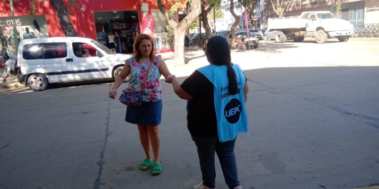 Repartieron volantes para explicar la medida de fuerza de los maestros provinciales