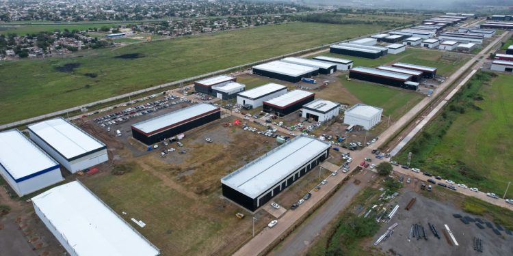 Schiaretti y Llaryora inauguraron un moderno Parque Industrial que albergará a 48 empresas de la ciudad de Córdoba