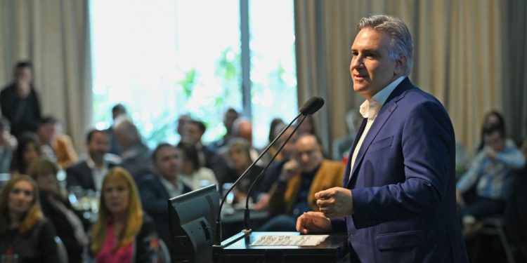 Martín Llaryora presentó sus equipos técnicos ante más de 300 empresarios y profesionales