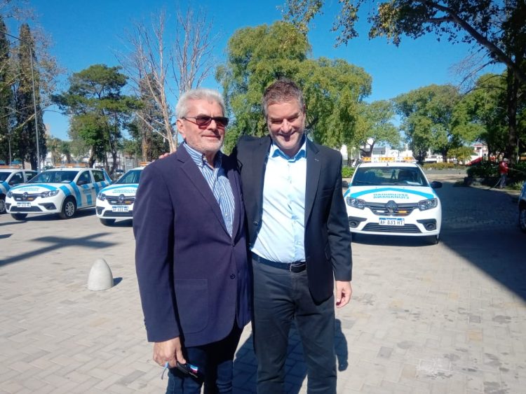 Entrega  de móviles a las policías de la provincia y ciudadana