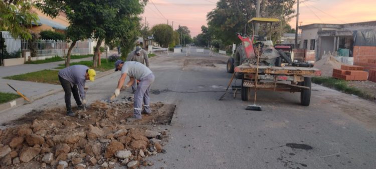 Bacheo de calles en distintos puntos de la ciudad