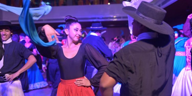 Se lanzó “CórdoBAILA” y abrió su convocatoria a las academias y grupos de danzas folclóricas