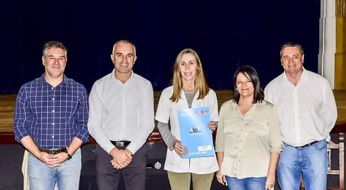 Entrega de escrituras a propietarios de viviendas sociales