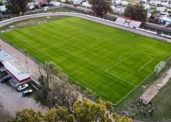 Luego del resembrado, así está la cancha de Huracán