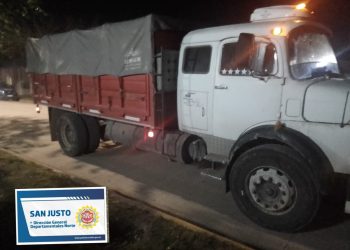 Robaron ruedas de un camión en Sacanta