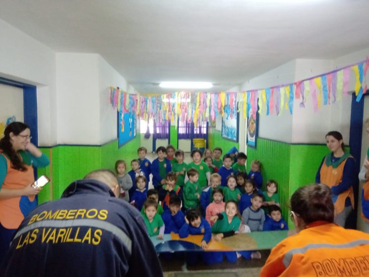 Bomberos visitaron Jardines de Infantes
