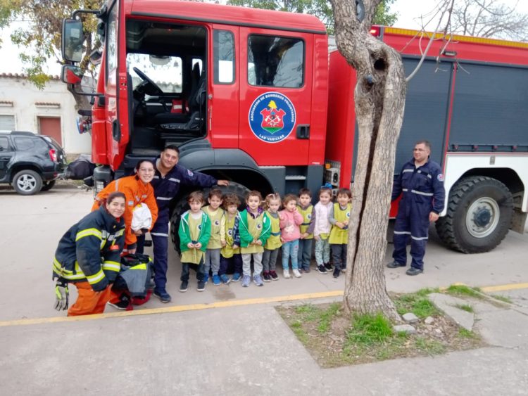 Bomberos visitaron Jardines de Infantes