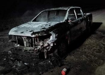 Bomberos extinguieron incendio de una camioneta en Colonia San Bartolomé