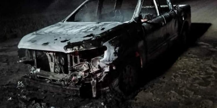 Bomberos extinguieron incendio de una camioneta en Colonia San Bartolomé