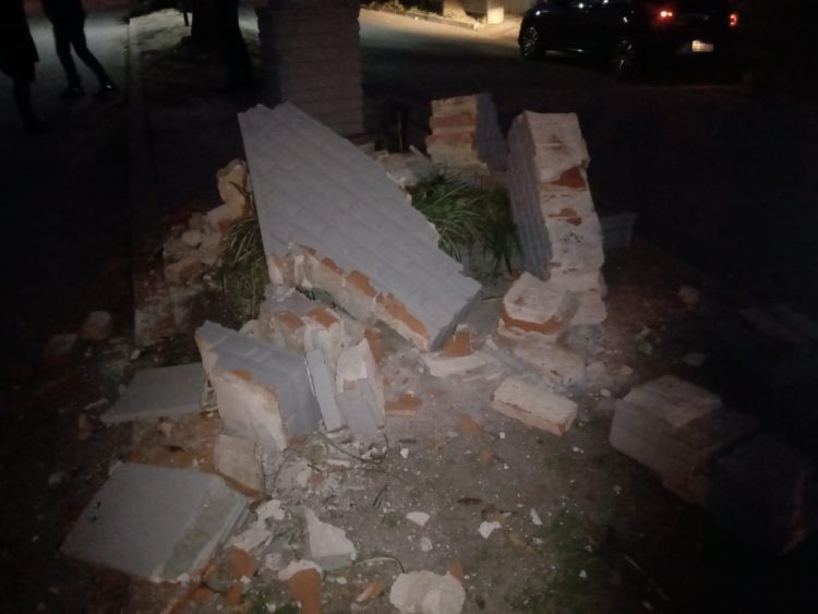 Se llevaron puesto un monolito