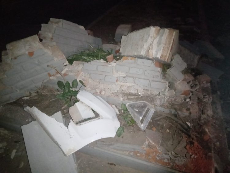 Se llevaron puesto un monolito