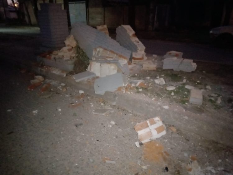 Se llevaron puesto un monolito