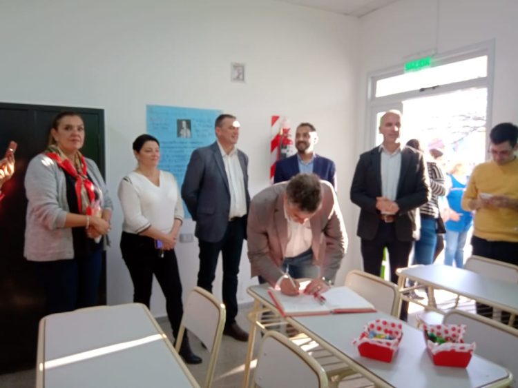Inauguraron Talleres de Usos Múltiples de las escuelas Rivadavia y José M. Paz