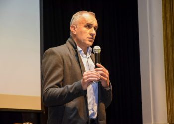 Reunión con adjudicados de casas y lotes en Aires del Este