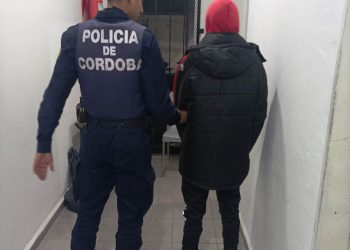 Por violencia familiar, detienen a hombre de 20 años