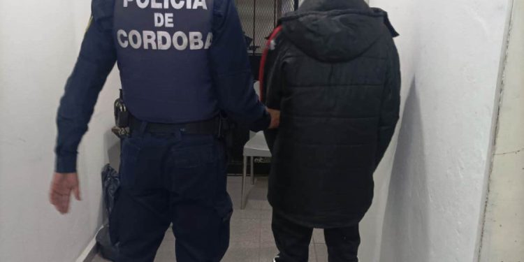 Por violencia familiar, detienen a hombre de 20 años