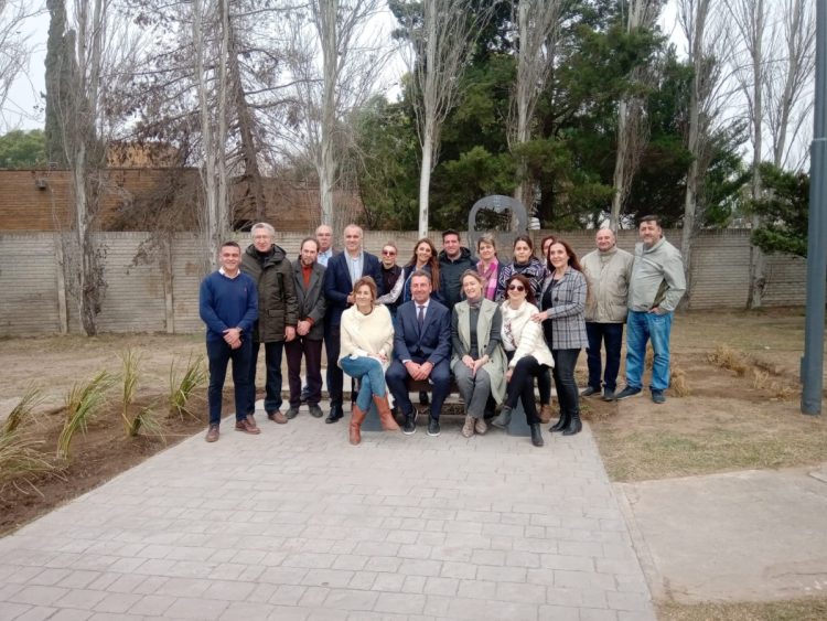 Inauguraron el “Paseo de la Democracia” con la imagen de Alfonsín