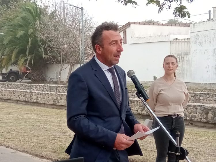 Inauguraron el “Paseo de la Democracia” con la imagen de Alfonsín
