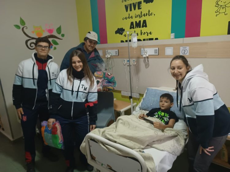 El Zuvi teje y es solidario