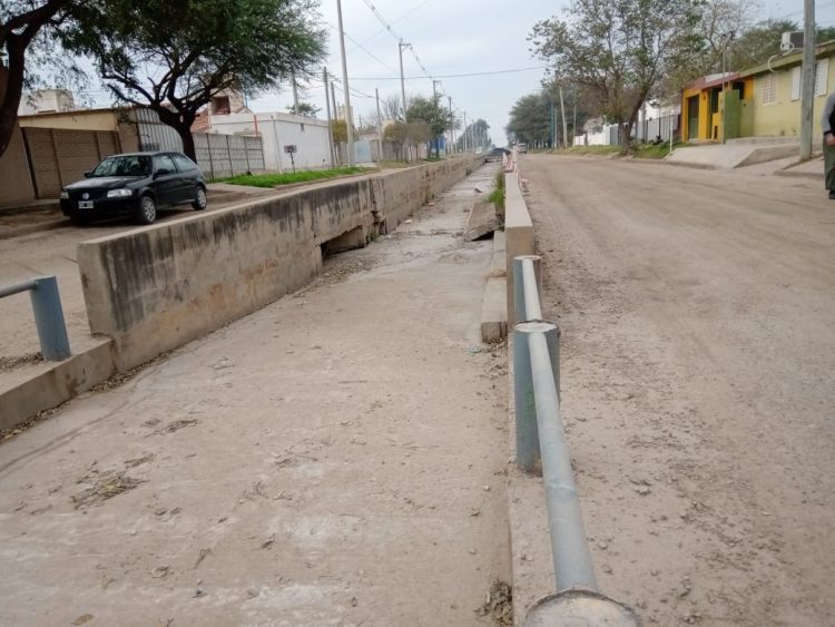 Trabajos de mejoramiento en el canal de calle Independencia